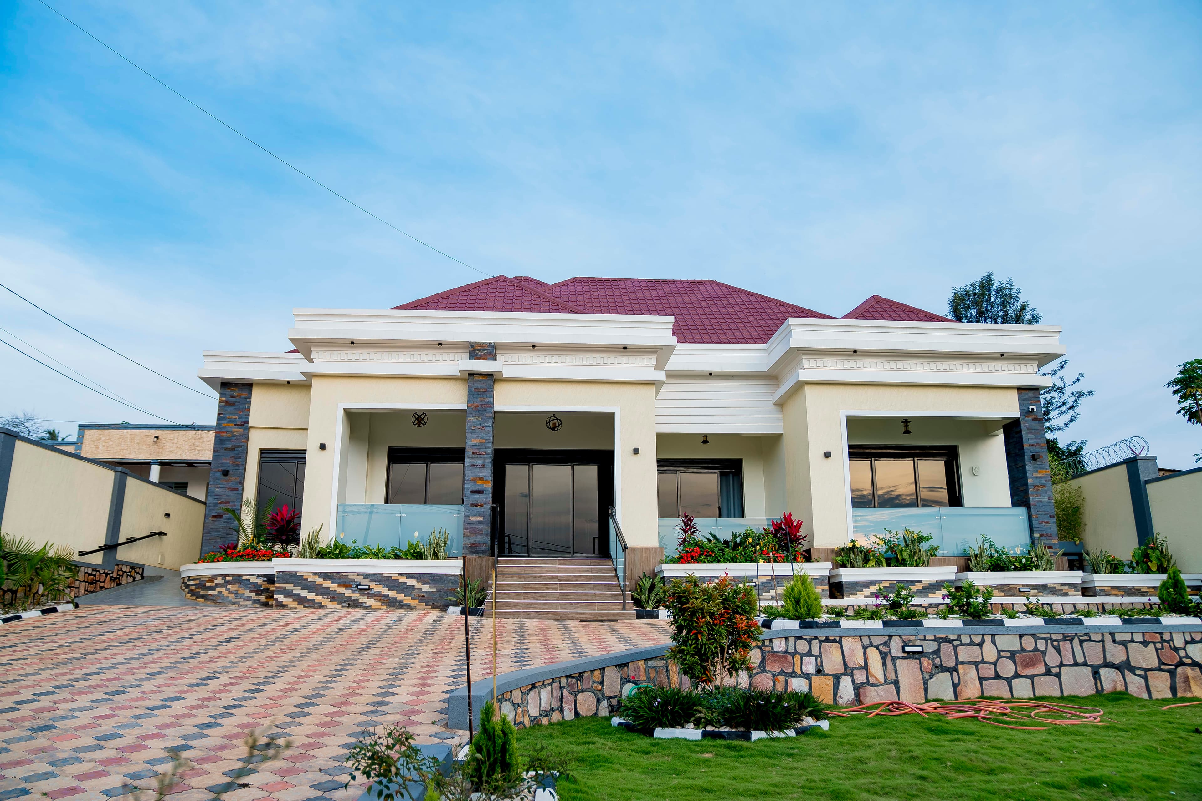 Stunning Modern Family Residence in Kabeza - view 3