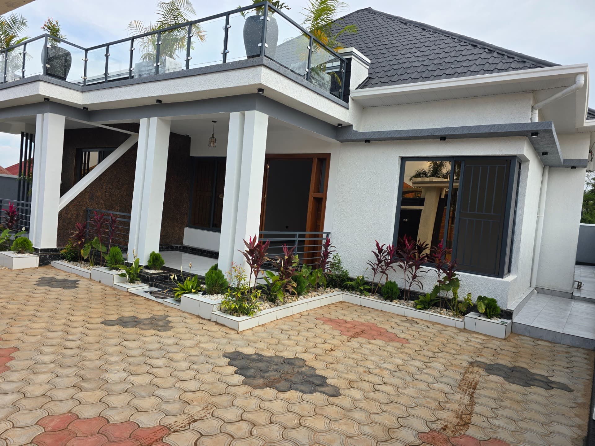 Modern 4-Bedroom Residence with Rooftop Terrace in Kanombe