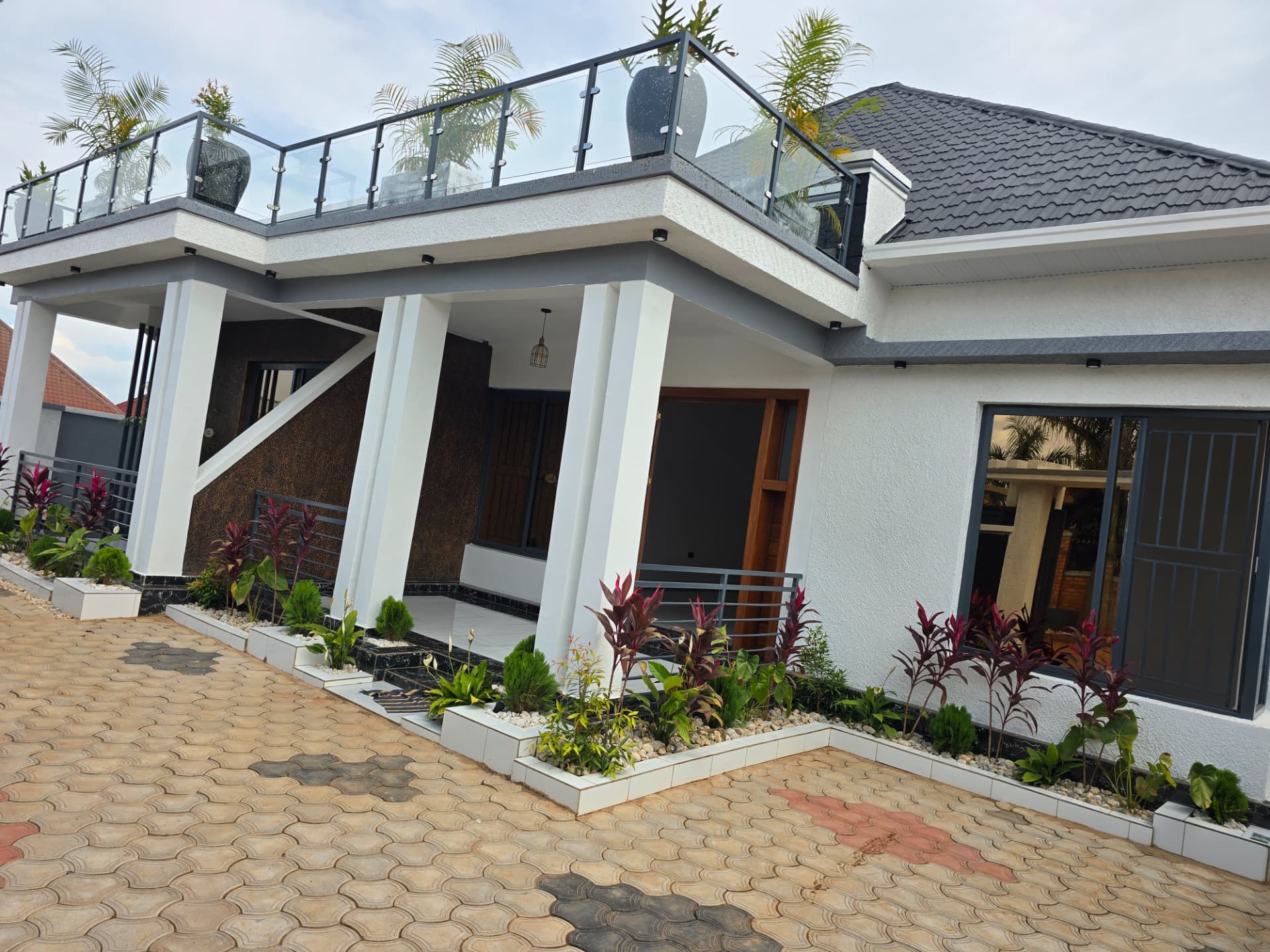 Modern 4-Bedroom Residence with Rooftop Terrace in Kanombe - view 2